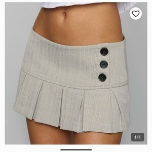 High-Waist Pleated Mini Skirt in Light Beige with Button Detail